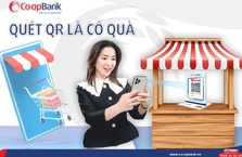 Co-opBank tặng quà khách hàng trong chương trình “Quét QR là có quà”
