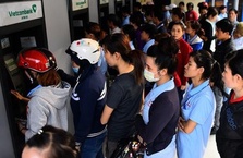 Phí rút tiền ATM, chuyển khoản các ngân hàng hiện nay ra sao?