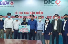 BIC trao hơn 750 triệu đồng quyền lợi bảo hiểm cho khách hàng vay vốn tại Nghệ An