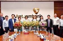 BAN LÃNH ĐẠO VIETCOMBANK CHÚC MỪNG CHỊ EM NHÂN NGÀY QUỐC TẾ PHỤ NỮ 8-3