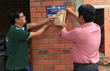 VIETCOMBANK TP HCM TRAO NHÀ TÌNH THƯƠNG