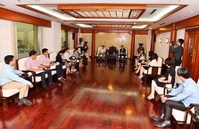 Vietcombank tiếp Đoàn báo chí Lào nhân chuyến thăm tới Việt Nam