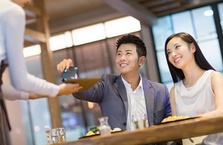 Tôi càng ngày càng thích làm khách VIP ngân hàng