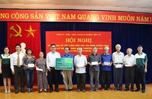 Vietcombank Hoàng Mai tặng quà nhân kỷ niệm ngày thương binh liệt sĩ 27/7