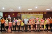 Ngân hàng Đông Á tặng quà tết đến Công nhân Công ty Pouyuen