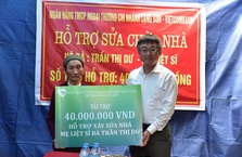 VIETCOMBANK LẠNG SƠN TRAO TẶNG KINH PHÍ SỬA CHỮA NHÀ Ở CHO GIA ĐÌNH MẸ LIỆT SĨ
