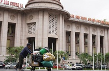 “Ngân hàng Nhà nước đang cẩn trọng với mục tiêu kép”