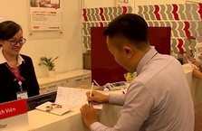 Các ngân hàng áp dụng phí dịch vụ "0 đồng"