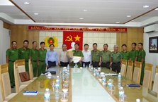 Vietcombank trao thưởng 100 triệu đồng cho lực lượng công an tỉnh Khánh Hòa