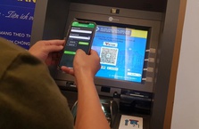 Khỏi cần thẻ, từ nay có thể quét mã QR rút tiền trong ATM8