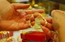 Đầu tuần, giá vàng giảm gần 90.000 đồng mỗi lượng (7/5/2012)