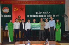 5,5 tỷ đồng của Vietcombank đã đến với nhân dân bị ảnh hưởng lũ lụt miền Trung