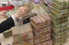 Lương thưởng tăng mạnh, nhân viên ngân hàng trở lại thời hoàng kim