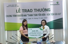 VIETCOMBANK HẢI DƯƠNG TRAO GIẢI THƯỞNG CHƯƠNG TRÌNH  “THANH TOÁN TIỀN ĐIỆN – VỪA TIỆN VỪA VUI”