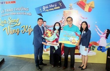 Vietbank trao giải một kg vàng cho khách hàng gửi tiết kiệm
