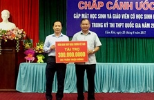 VIETCOMBANK TÀI TRỢ 300 TRIỆU ĐỒNG CHO QUỸ KHUYẾN HỌC HUYỆN CẨM KHÊ- PHÚ THỌ