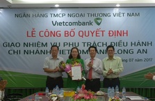 VIETCOMBANK CÔNG BỐ QUYẾT ĐỊNH GIAO NHIỆM VỤ PHỤ TRÁCH ĐIỀU HÀNH CHI NHÁNH LONG AN