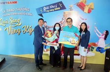 Vietbank trao giải cho khách hàng trúng giải Đặc biệt “Quà sang - Vàng ký”