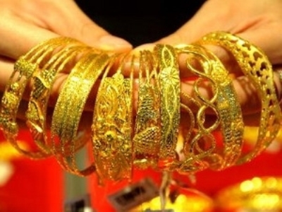 Giá vàng trong nước đang "xích gần" với giá thế giới (24/2/2012)