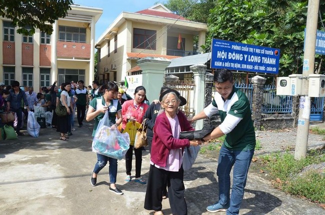 Công đoàn Vietcombank TP Hồ Chí Minh thăm, tặng quà người khiếm thị tại tỉnh Đồng Nai