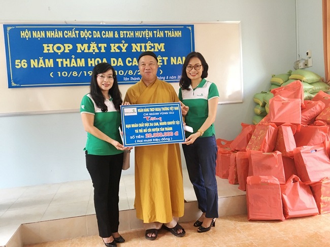 Công đoàn Vietcombank Vũng Tàu hỗ trợ nạn nhân chất độc da cam, người khuyết tật và trẻ mồ côi huyện Tân Thành