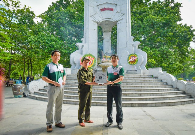 Đảng bộ Trụ sở chính Vietcombank tổ chức chương trình về nguồn tại tỉnh Quảng Bình, Quảng Trị