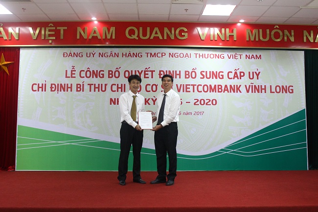 Đảng ủy Vietcombank công bố Quyết định bổ sung cấp ủy và chỉ định Bí thư chi bộ Vietcombank Vĩnh Long