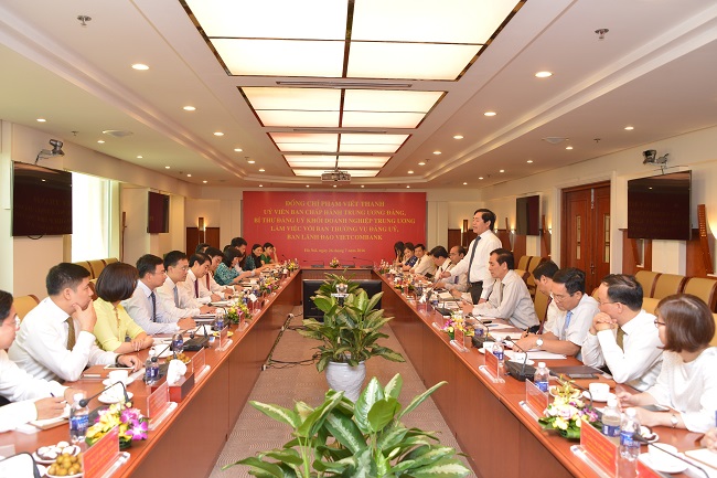 Đoàn công tác của Đảng ủy Khối Doanh nghiệp Trung ương làm việc với Đảng bộ Vietcombank