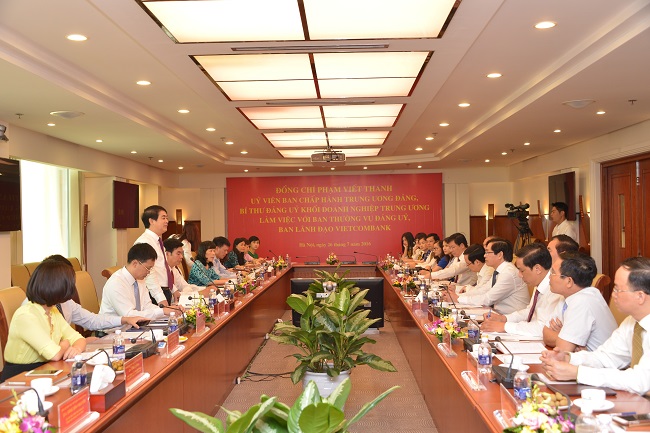 Đoàn công tác của Đảng ủy Khối Doanh nghiệp Trung ương làm việc với Đảng bộ Vietcombank