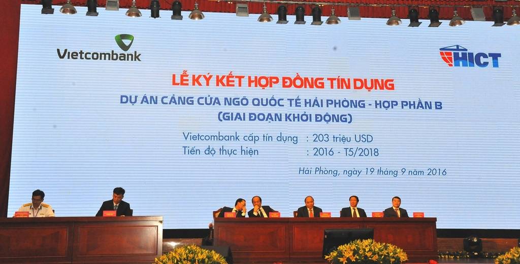 Đồng hành cùng UBND TP Hải Phòng tổ chức Hội nghị xúc tiến đầu tư 2016, Vietcombank cam kết dành 15 nghìn tỷ đồng cho hoạt động đầu tư phát triển tại thành phố Hoa phượng đỏ
