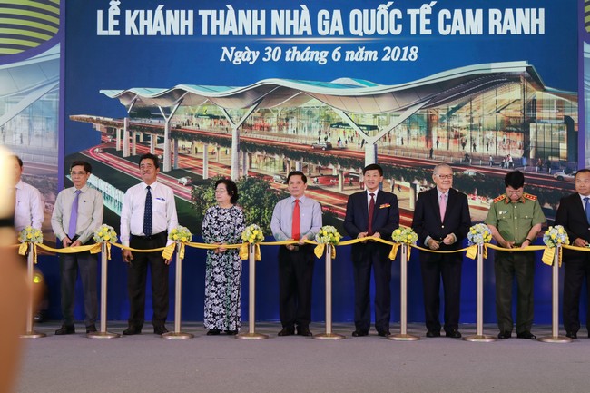 Khánh thành nhà ga cảng hàng không quốc tế Cam Ranh có mức đầu tư gần 4.000 tỷ đồng do Vietcombank Nha Trang làm ngân hàng đầu mối