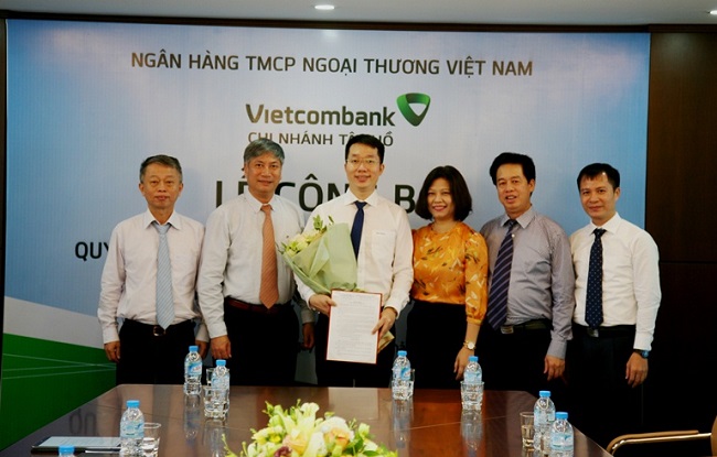 Lễ công bố quyết định điều động, bổ nhiệm nhân sự lãnh đạo tại Trụ sở chính và chi nhánh Vietcombank Tây Hồ