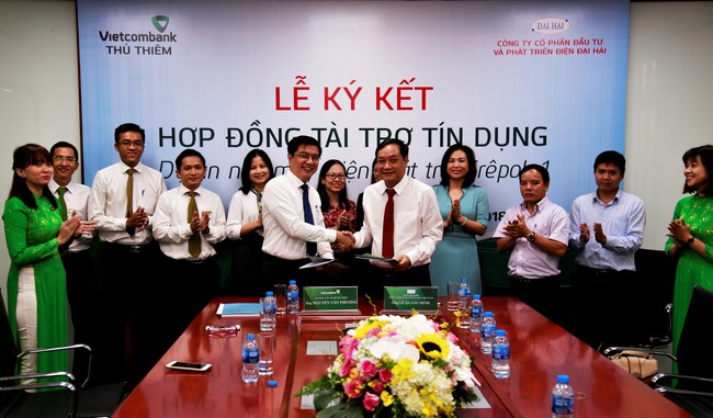Lễ ký kết Hợp đồng tín dụng tài trợ Dự án Nhà máy điện mặt trời Srêpok 1 giữa Vietcombank Thủ Thiêm và Công ty CP Đầu tư và Phát triển điện Đại Hải