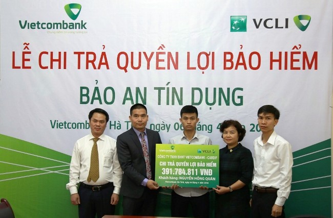 VCLI chi trả hơn 390 triệu đồng quyền lợi Bảo hiểm Bảo An Tín Dụng cho khách hàng Vietcombank Hà Tĩnh