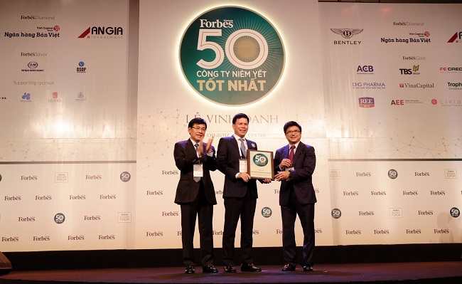 Vietcombank 5 năm liên tiếp được Tạp chí Forbes bình chọn trong Top 50 công ty niêm yết tốt nhất Việt Nam