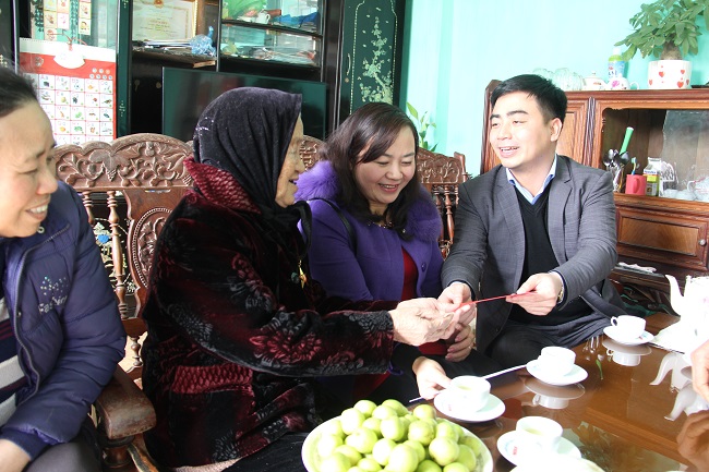 Vietcombank Bắc Giang “Trao quà Tết, đón Xuân về” nhân dịp Tết Nguyên đán năm 2018