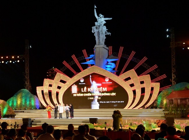Vietcombank cùng cả nước tri ân các anh hùng liệt sỹ tại Lễ kỷ niệm “50 năm Chiến thắng Đồng Lộc”