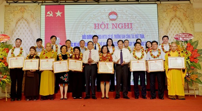 Vietcombank được tặng Bằng khen với những đóng góp quan trọng cho công tác An sinh xã hội của tỉnh Hải Dương