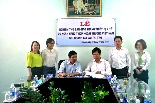 Vietcombank Gia Lai tài trợ trang thiết bị cho Bệnh viện Y học cổ truyền – Phục hồi chức năng tỉnh Gia Lai
