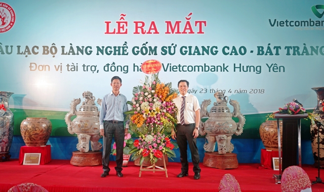 Vietcombank Hưng Yên phối hợp tổ chức “Ngày hội bán hàng” tại xã Bát Tràng, Hà Nội