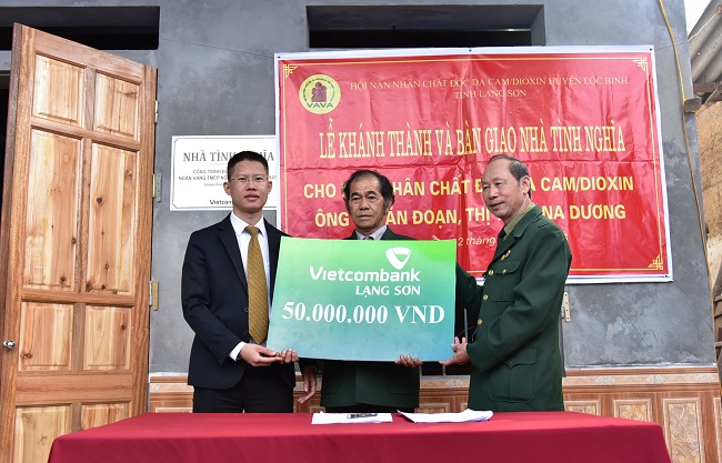Vietcombank Lạng Sơn tặng nhà Tình nghĩa trị giá 50 triệu đồng cho nạn nhân chất độc da cam