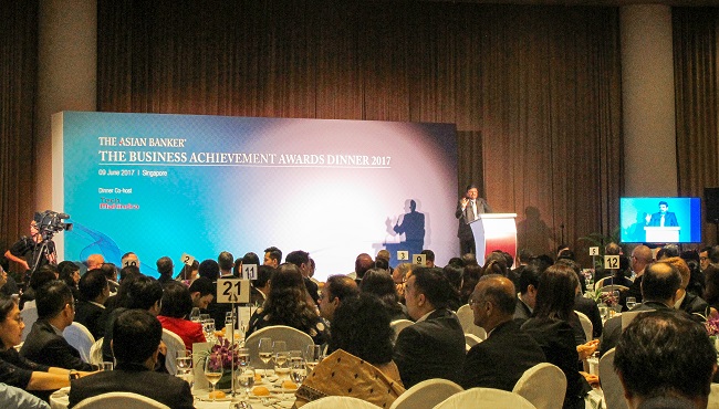 Vietcombank nhận 3 giải thưởng của The Asian Banker