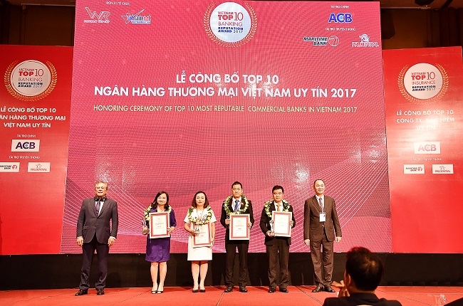 Vietcombank nhận giải thưởng ngân hàng uy tín nhất năm 2017