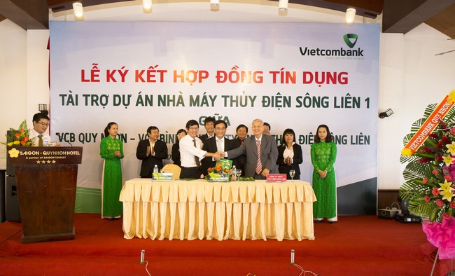 Vietcombank Quy Nhơn và Vietcombank Bình Định ký kết hợp đồng tín dụng tài trợ 300 tỷ đồng cho dự án Nhà máy Thủy điện Sông Liên 1