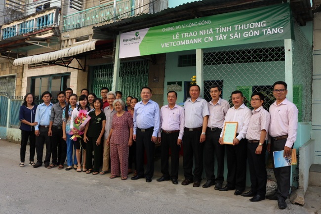 Vietcombank Tây Sài Gòn tặng 4 nhà tình thương cho các hộ khó khăn trên địa bàn huyện Bình Chánh