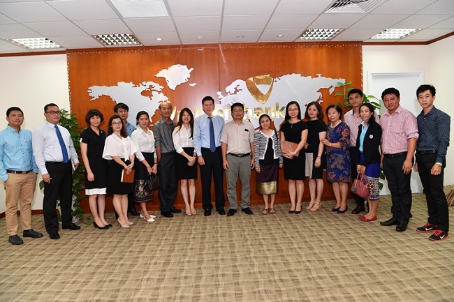 Vietcombank tiếp Đoàn báo chí Lào nhân chuyến thăm tới Việt Nam