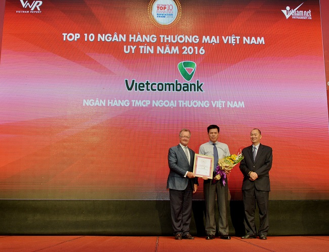 Vietcombank tiếp tục khẳng định vị thế trong Top 10 ngân hàng có uy tín năm 2016