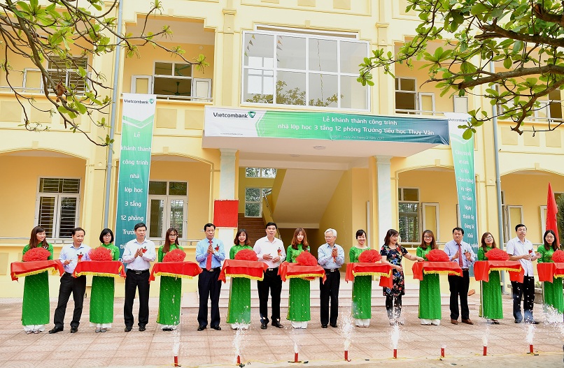 Vietcombank tổ chức lễ khánh thành và bàn giao công trình Trường Tiểu học Thụy Vân - TP. Việt Trì trị giá gần 6 tỷ đồng