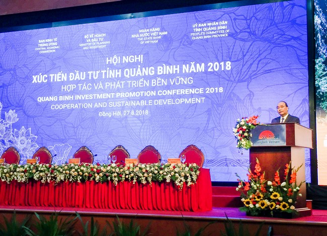 Vietcombank trao thỏa thuận nguyên tắc thu xếp 27,1 nghìn tỷ đồng cho dự án của EVN tại Hội nghị Xúc tiến đầu tư tỉnh Quảng Bình năm 2018