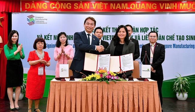 Vietcombank và Liên đoàn chế tạo Singapore ký kết thỏa thuận hợp tác toàn diện